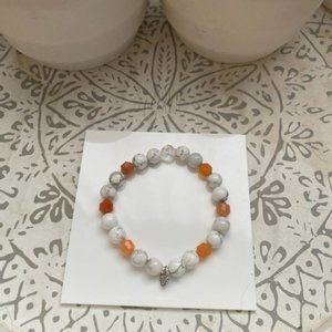 Howlite and Carnelian beaded bracelet